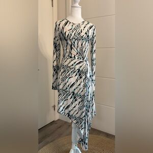 **PrettyLittleThing Monochrome Abstract Asymmetrical Dress